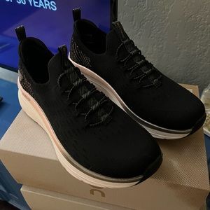 Skechers D’Lux Walker - super cushy